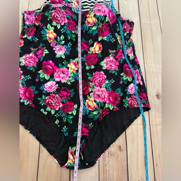 Torrid Swimsuit High Neck woman’s plus size 6 Floral One Piece Summer Beach - Picture 9 of 12
